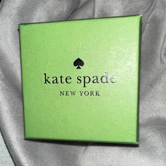 NWT Kate Spade Gold Knot Heart Earrings so cute new - Picture 4 of 4